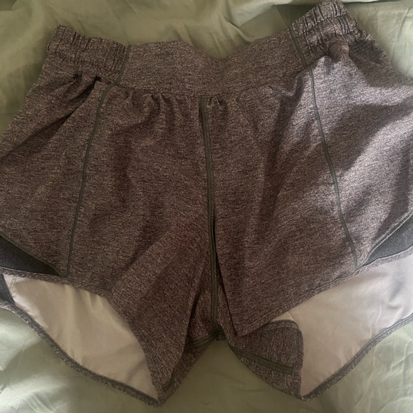 Lululemon hotty hot shorts low rise lined 4 inch shorts - Picture 3 of 3